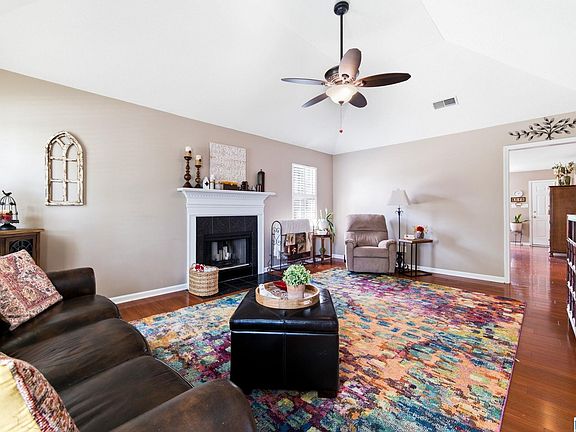 4th image of 128 W Stonehaven Cir