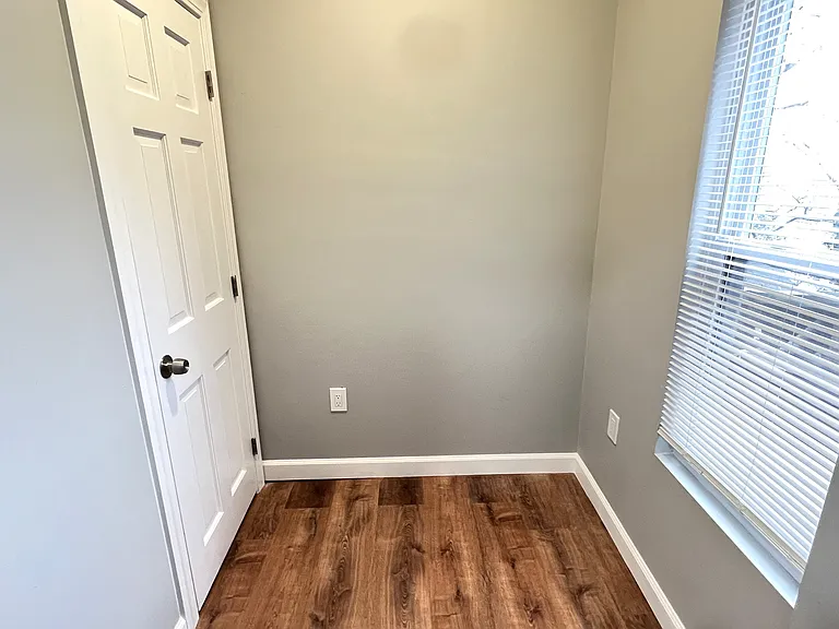 31 Ridgeway St #1 — Photo 16