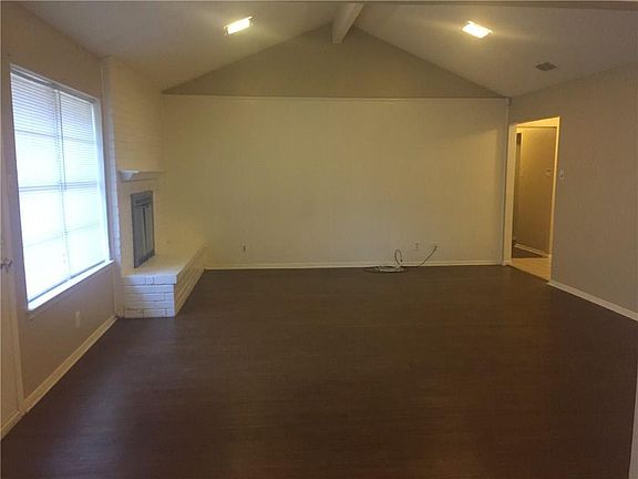 3rd image of 2716 Sibley Dr
