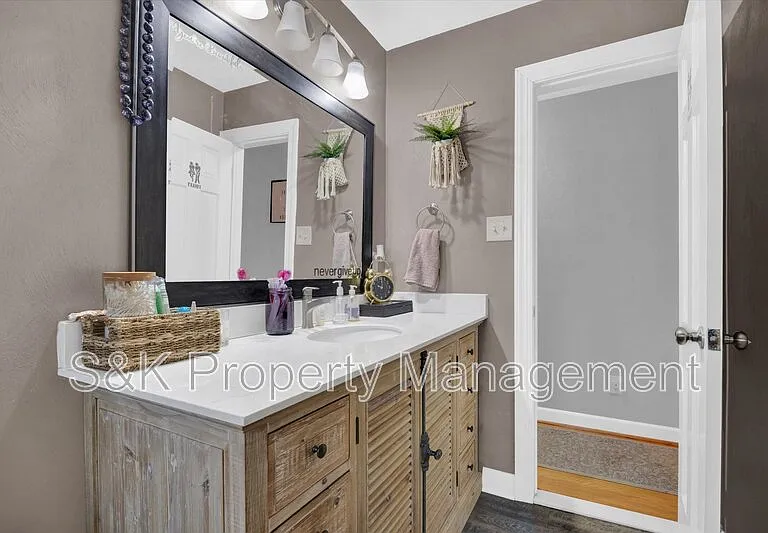 5524 Briarwood Ln — Photo 8