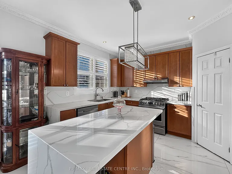 266 Fennamore Ter — Photo 9