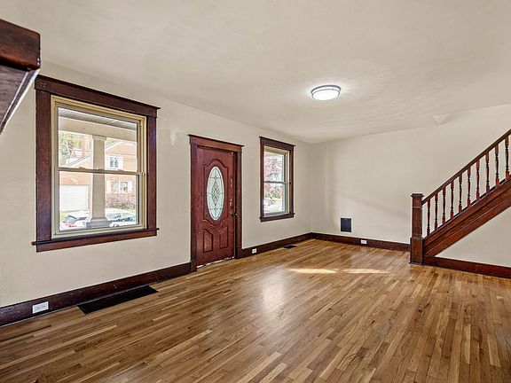 3rd image of 535 Woodward Ave