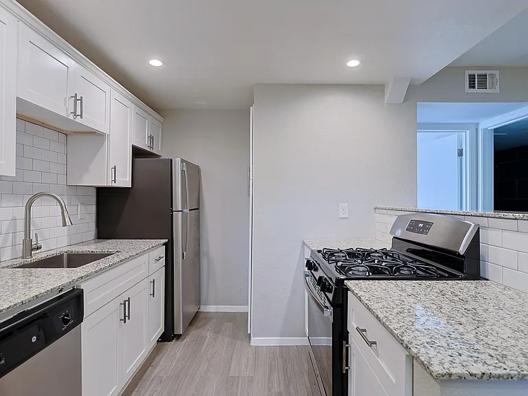 3138 Manor Rd #101 — Photo 3
