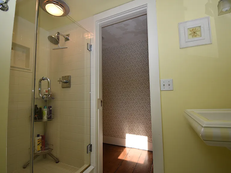 15 Trumbull St — Photo 16