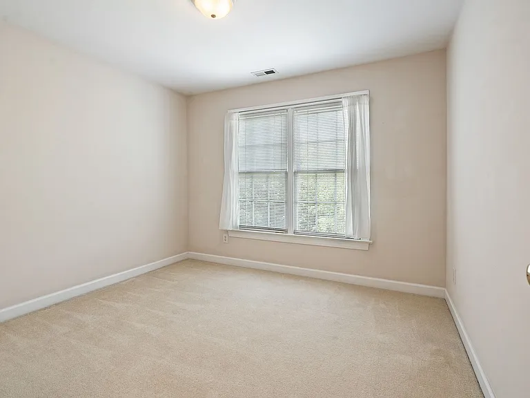 202 Greenview Dr — Photo 24