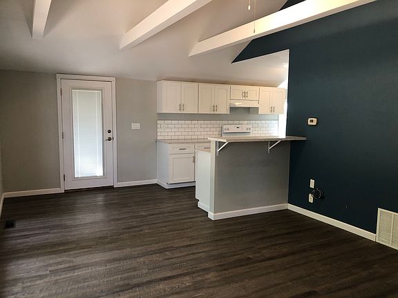 5th image of 806.5 S Lake St