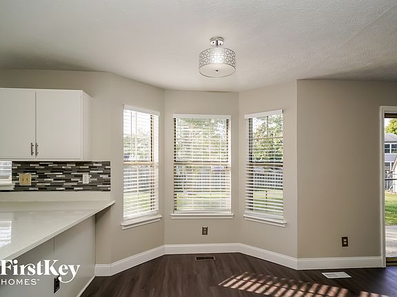 4th image of 10145 Park Valley Dr