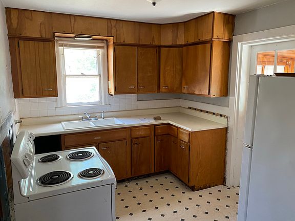 4th image of 226 Henquin Dr