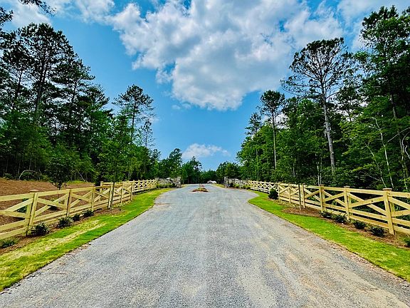 3rd image of 656 Lookout Valley Trl