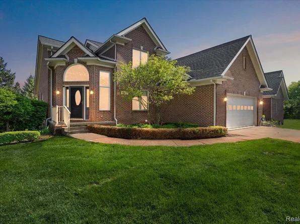 10434 Cornerstone Dr, Washington, MI 48095