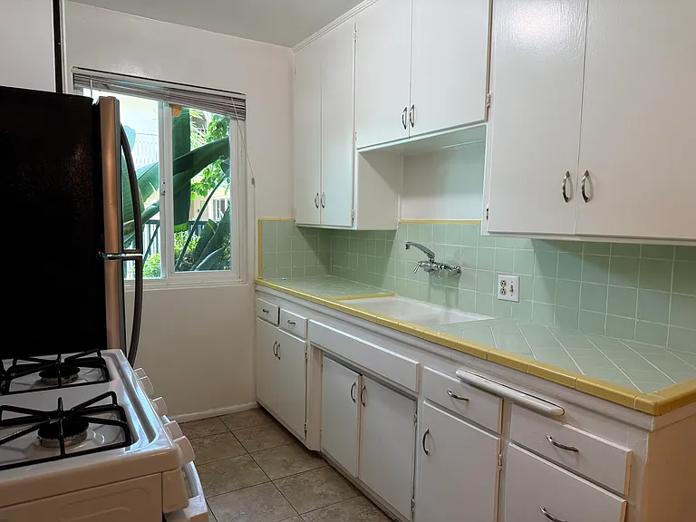 1138 S La Cienega Blvd #1 — Photo 10