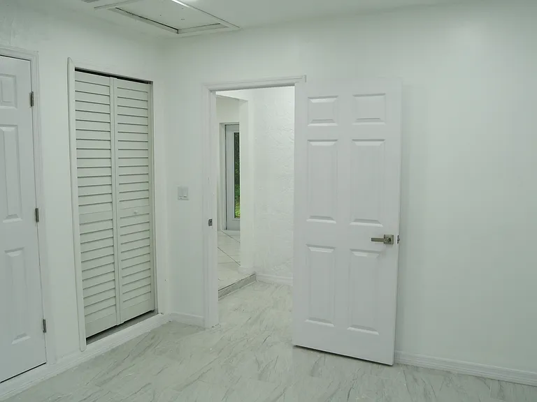 215 Leroy Ave #B — Photo 8
