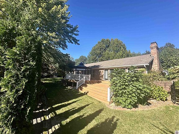 5th image of 555 Huntleigh Ln