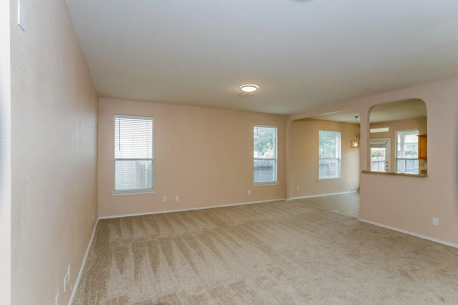 3 bed, 2.0 bath, 1584 sqft, $1,699 — Photo 3