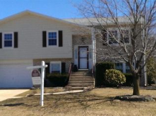 8 Robert Ln, Carlisle, PA 17013