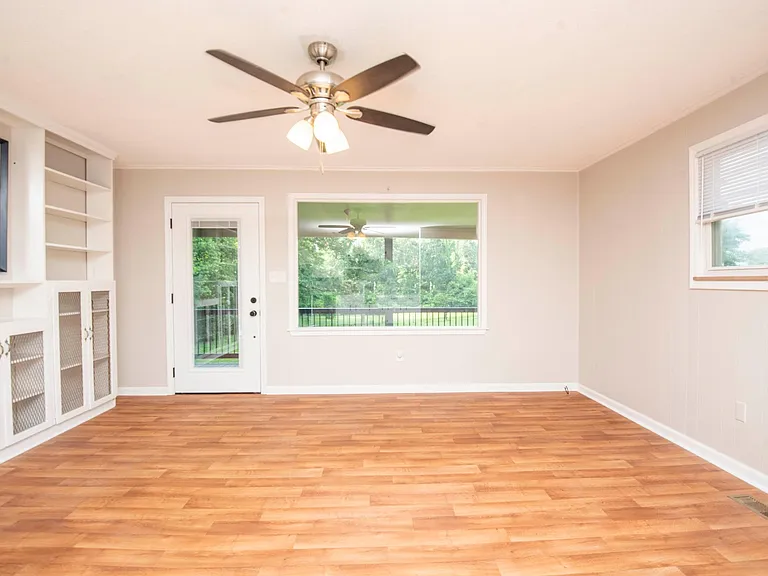 136 Harrison Ln — Photo 18