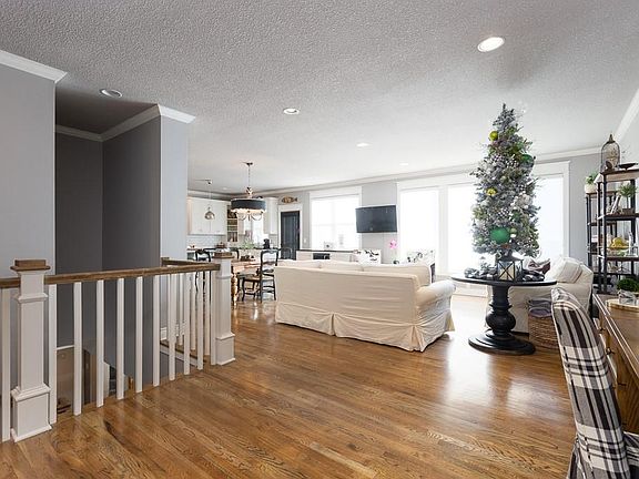 4th image of 11001 Firefly Ln