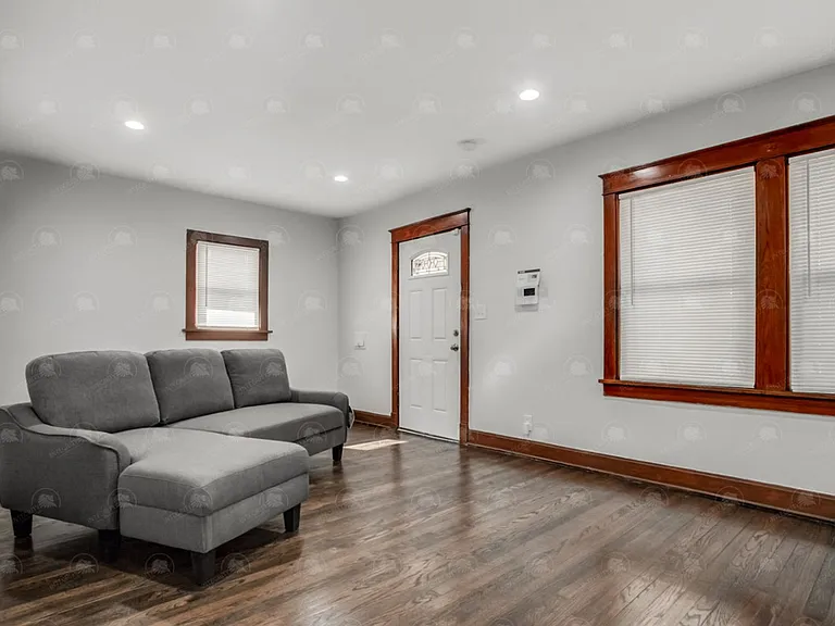 6627 Brooklyn Ave — Photo 26