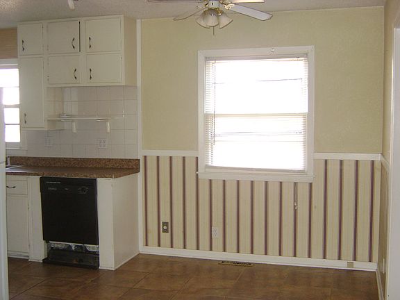 4th image of 3405 S Claremont Ave