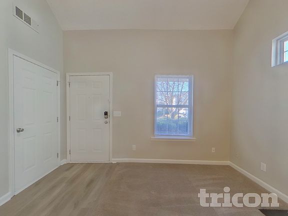 4th image of 1960 Lexington Ln