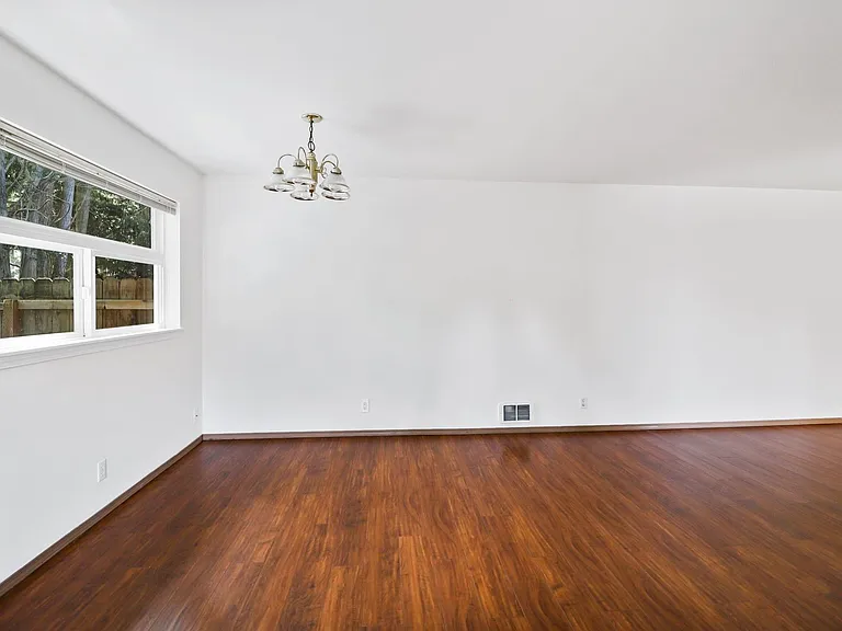760 NW Paragon Pl — Photo 4