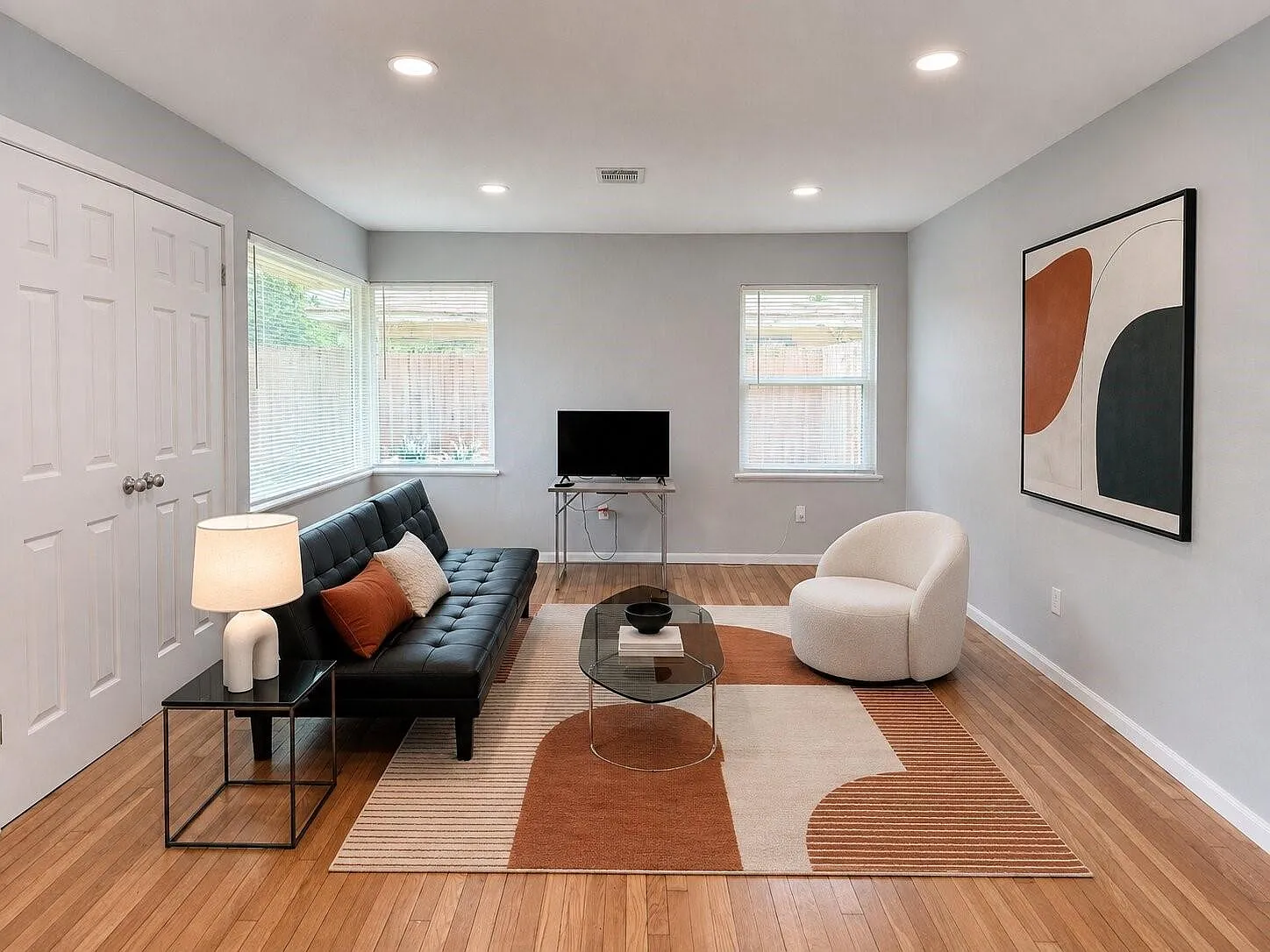 3 bed, 2.0 bath, 1154 sqft, $2,000 — Photo 2