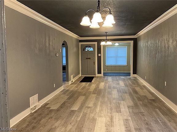 3rd image of 3740 Marlamont Way