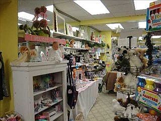 4th image of 19 Main St