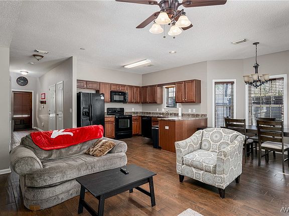 5th image of 1813 Saint Charles Way