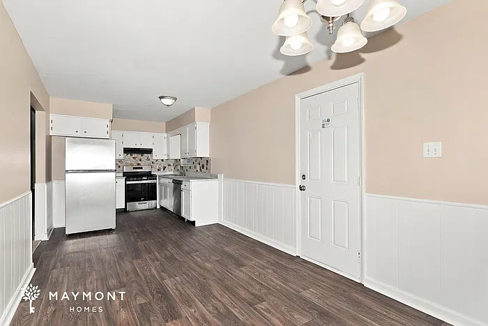 3 bed, 1.5 bath, 1834 sqft, $1,595 — Photo 4