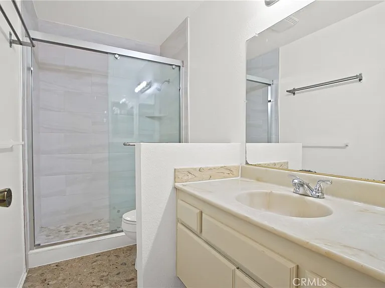 828 N Garfield Ave #B — Photo 15