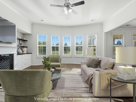 4th image of 1221 Hawthorne Cir