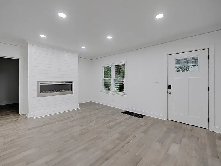 593 Lynnhaven Dr SW — Photo 5