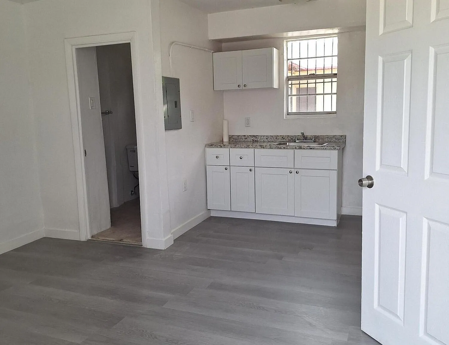 1 bed, 1.0 bath, 450 sqft, $1,250 — Photo 1