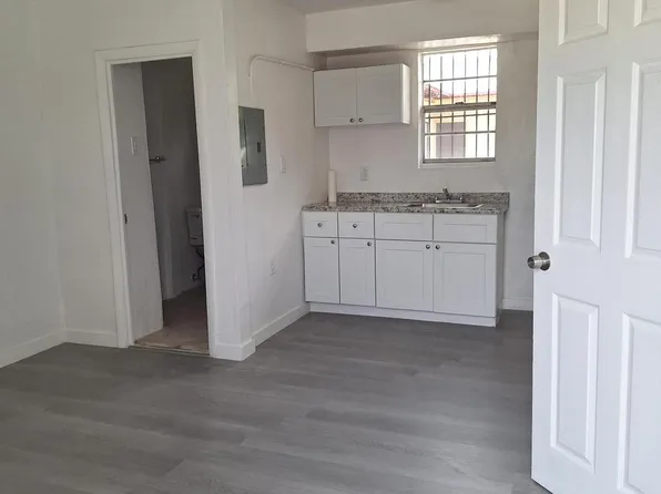 3007 NW 59th St #5, Miami, FL 33142