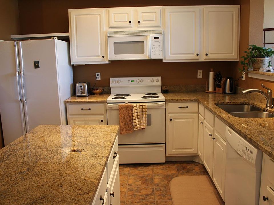 Updated kitchen with granite counters and deep undermount si