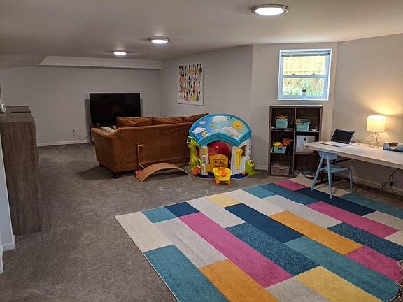 5th image of 2060 W Hutchinson St