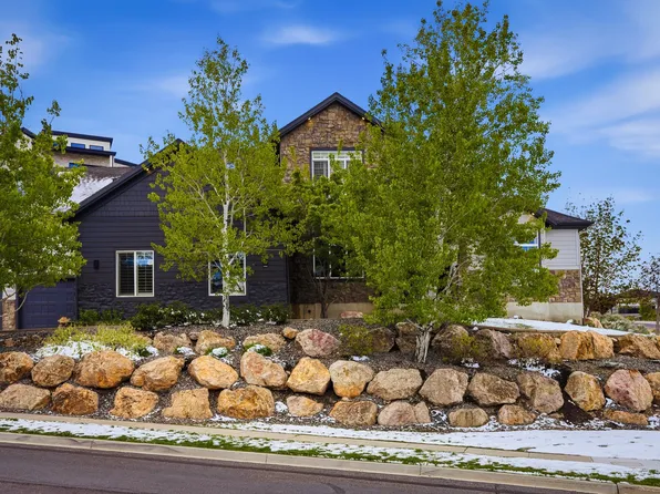 208 E Parkway Cir, North Salt Lake, UT 84054