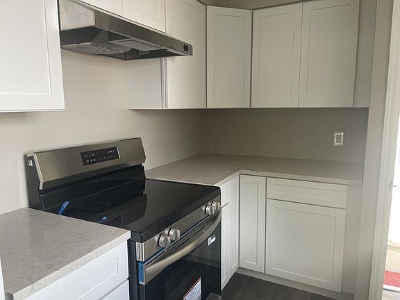 3rd image of 2416 E Livingston Ave