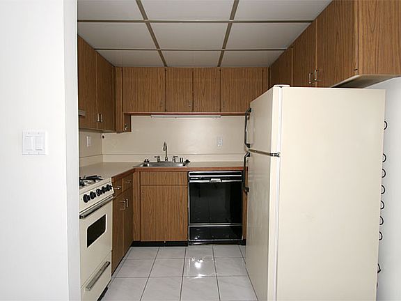 4th image of 431 Dinahs Ct APT 15