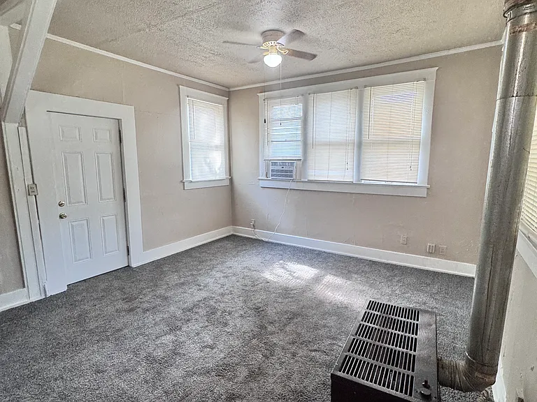 426 N Hoover Ave — Photo 5