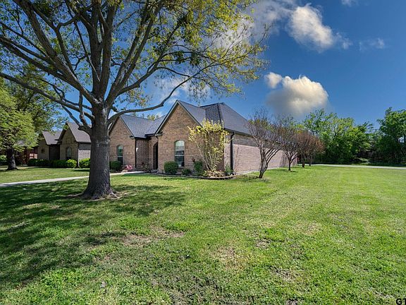 2nd image of 547 Oakridge Dr