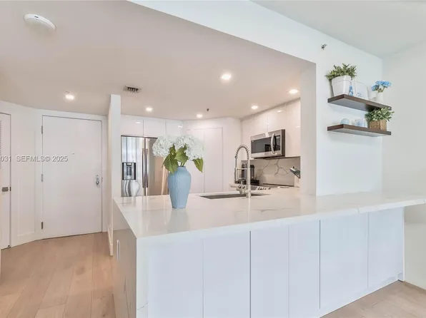 701 Brickell Key Blvd APT 808, Miami, FL 33131