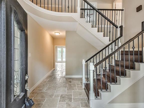 3rd image of 3211 Blackcastle Dr