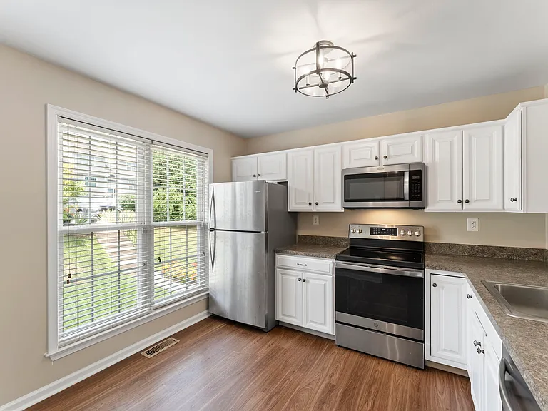 105 Knollwood Ct — Photo 4
