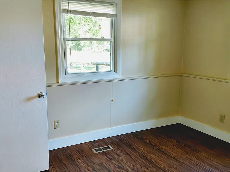 303 S Oak St #D — Photo 12