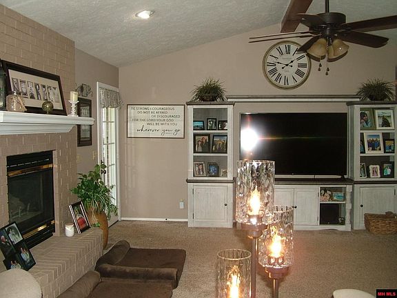 3rd image of 1309 Laurel Rd