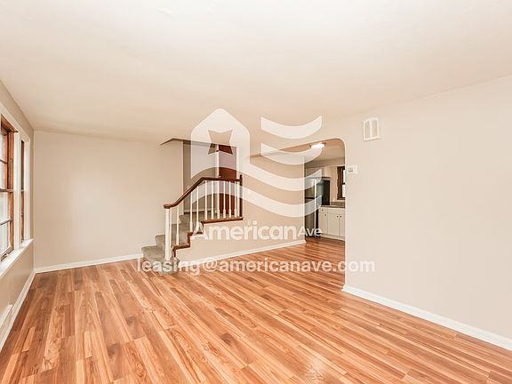 1323675_003_living_room_4.jpg
