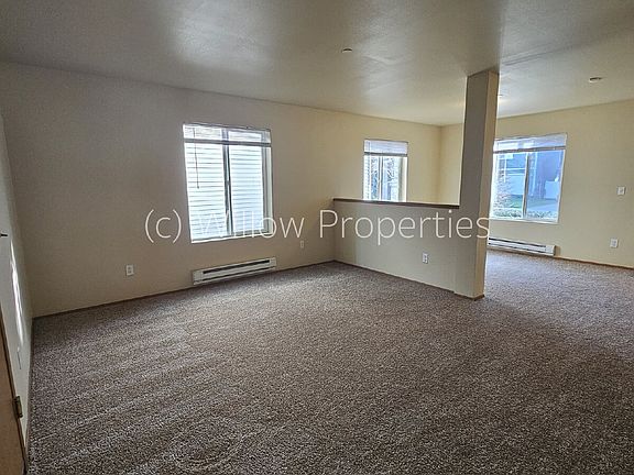 3rd image of 1521 Burnside Pl