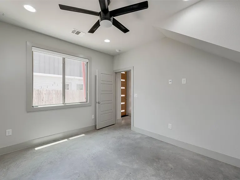 2612 Willow St #B — Photo 16